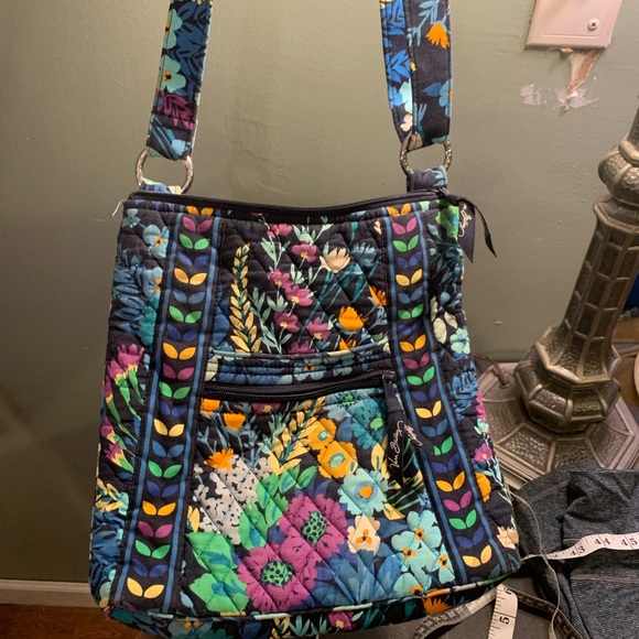Vera Bradley crossbody mailbag beautiful bright colors no fading like new - Picture 3 of 8